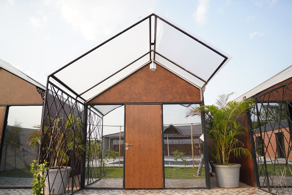 Great Escape Club — hotel in Sanwer