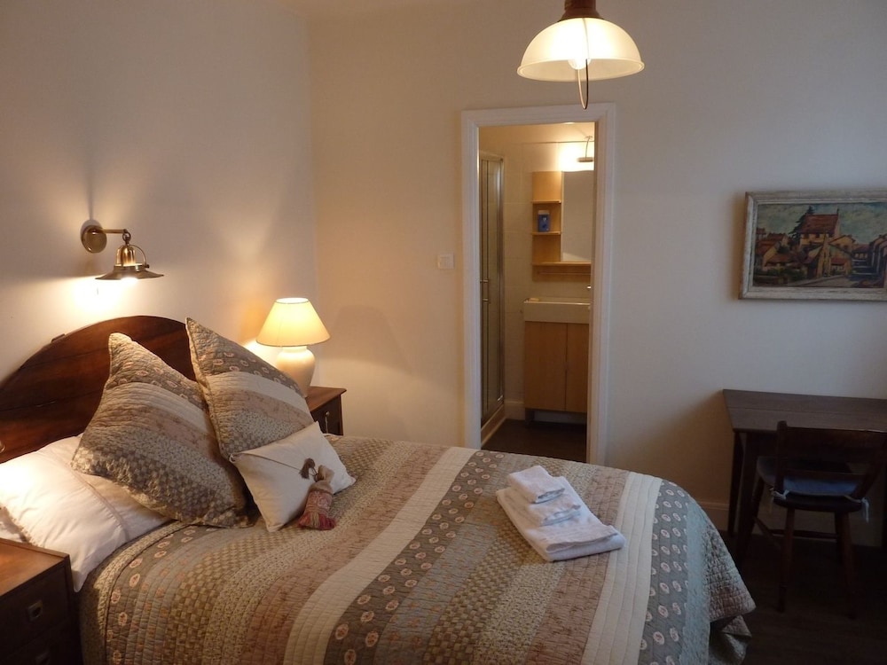 Le Logis Bed and Breakfast — 4-Star Luxury Hotel in Montmorillon, France