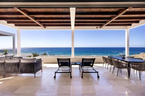 Stylish Oceanfront Condo with Panoramic Views — 4-Star Luxury Hotel in El Pescadero, Mexico
