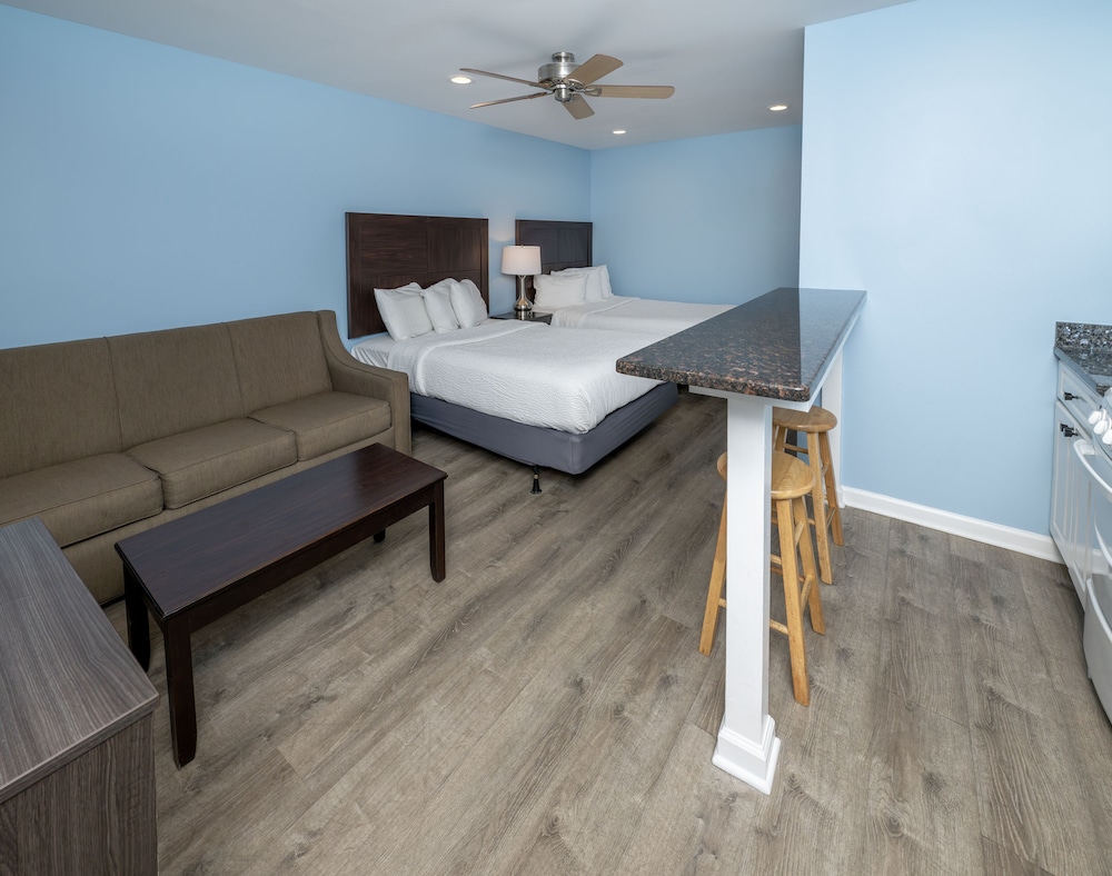 Commander Beach House Hotel - photo 35