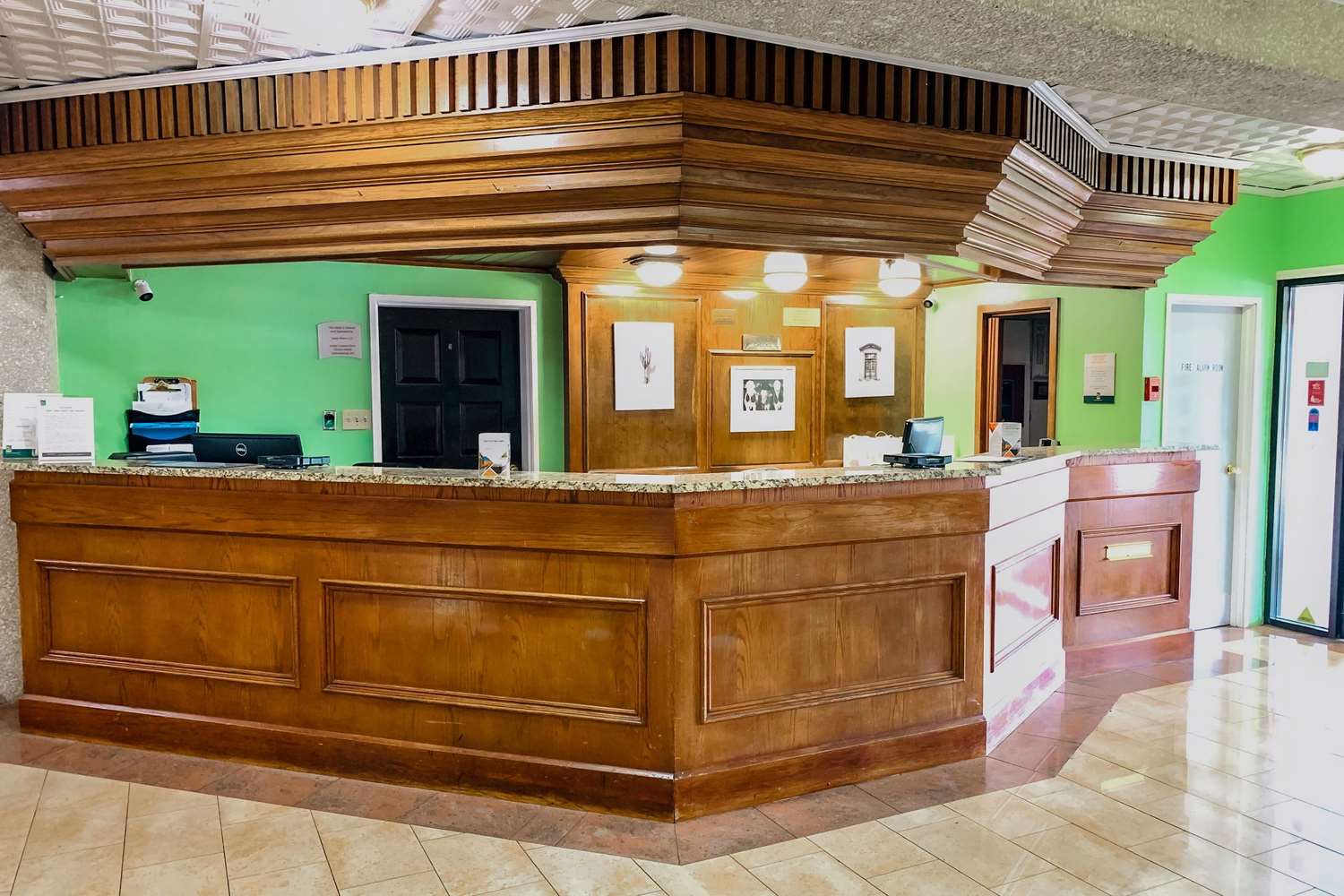 Quality Inn and Suites Downtown North - photo 10