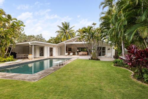 Upscale Kailua Getaway Steps to Swim Beach — hotel in Kailua