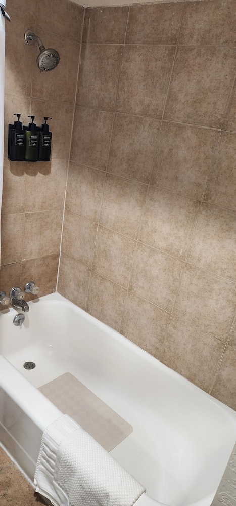 B&J Hotel and Apartment - photo 24