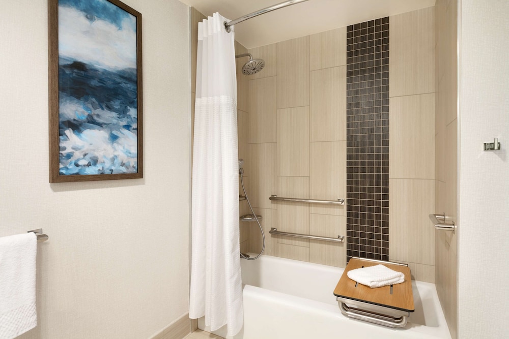 Embassy Suites by Hilton Monterey Bay Seaside - photo 43