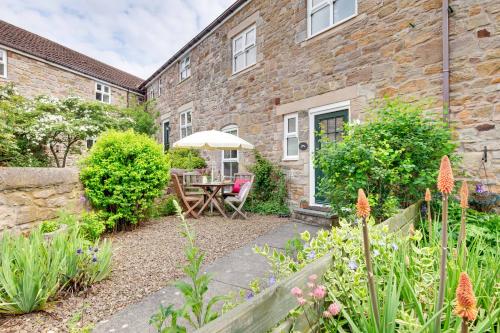 Honeysuckle Cottage — 4-Star Luxury Hotel in Doddington, United Kingdom
