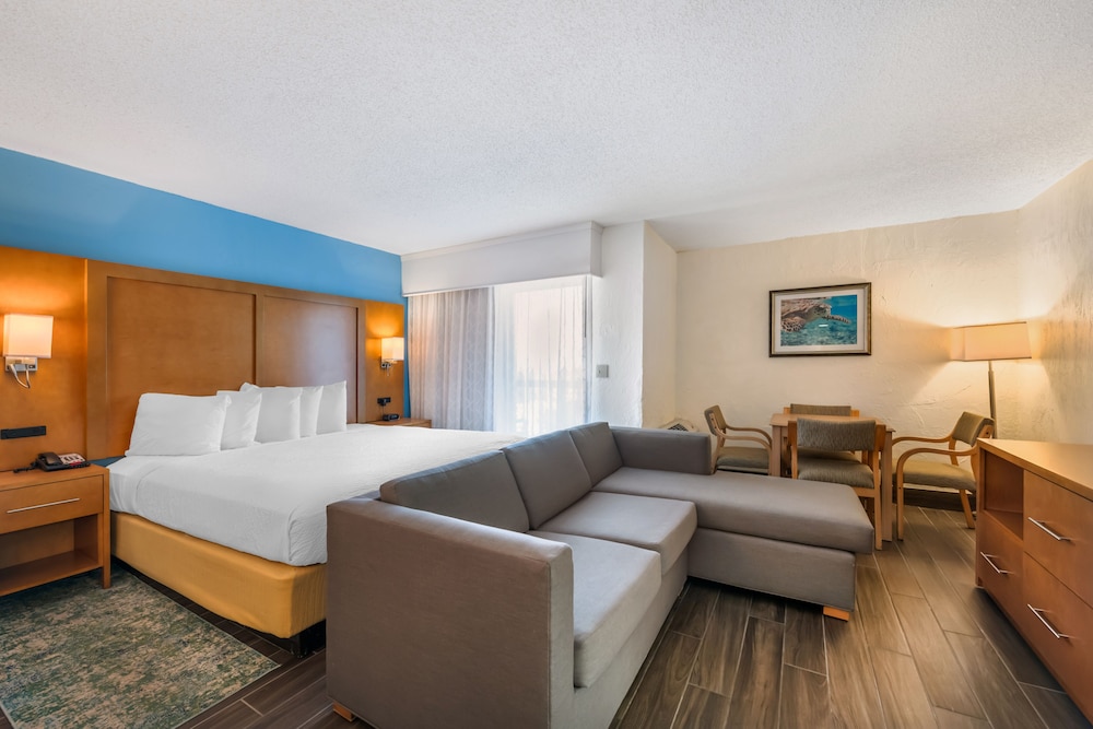 Tropical Winds Oceanfront Hotel - photo 51