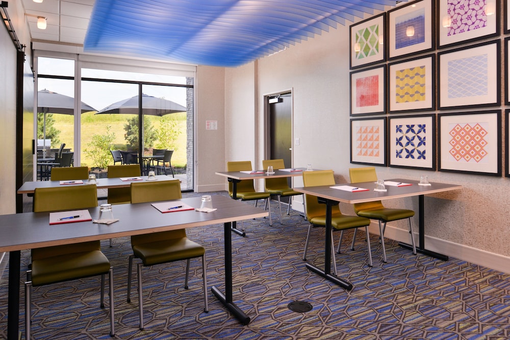 Holiday Inn Express & Suites Olathe West by IHG - photo 33