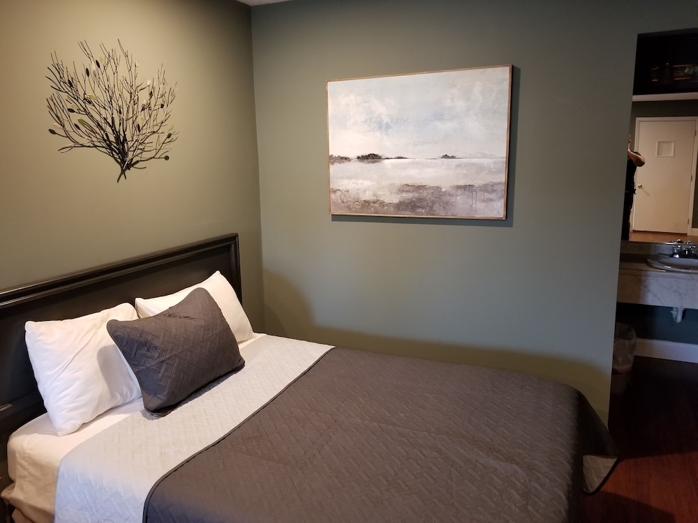 Brown's Motel Aberdeen - photo 8