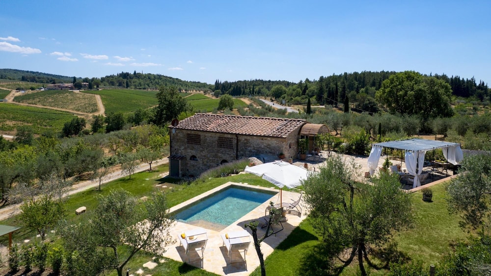 Country House Lo Spigo 4 — 4-Star Luxury Hotel in Tavarnelle Val Di Pesa, Italy