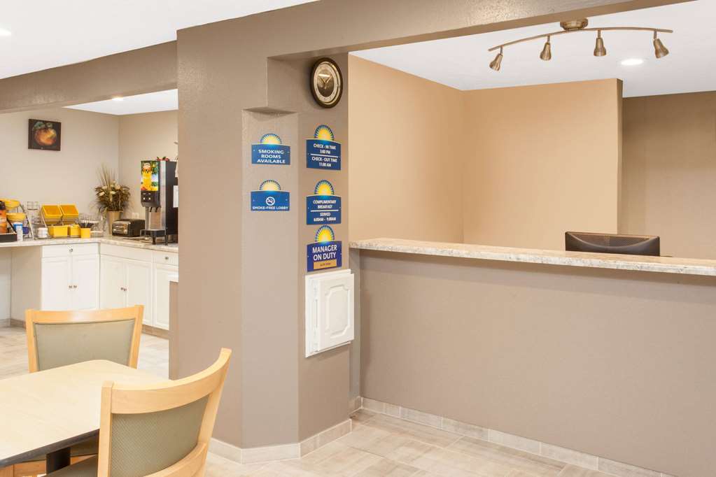 Days Inn by Wyndham Farmer City - photo 2