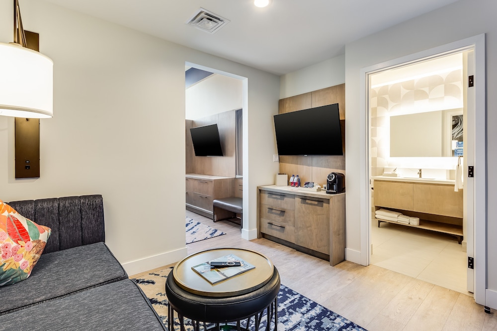 SERENA Hotel Aventura Miami Tapestry Collection by Hilton - photo 15