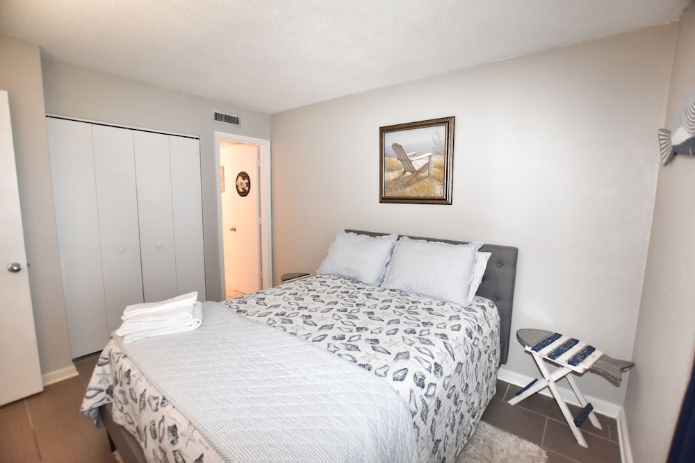 0704 Waters Edge Resort 1 Bedroom Condo by RedAwning - photo 5