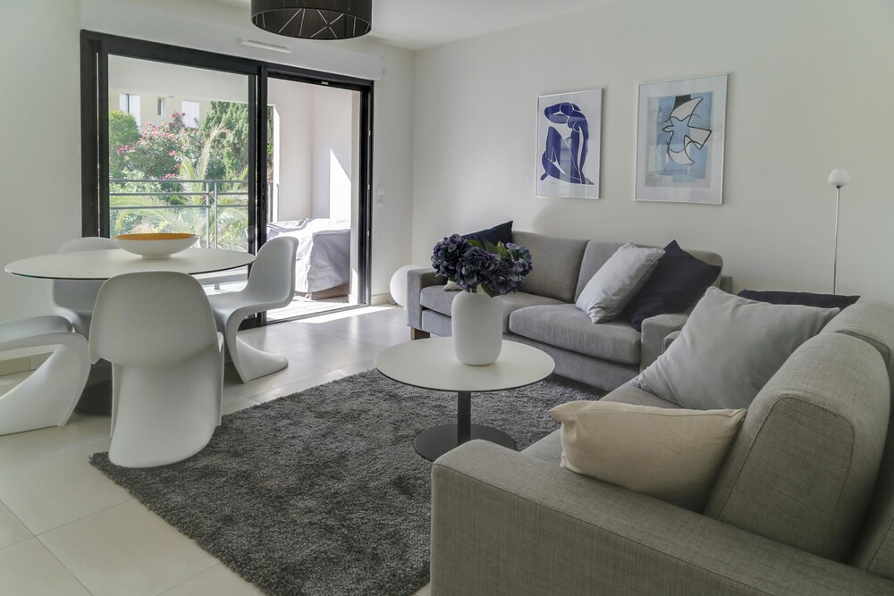 Carré Vendome NW Apartment 2 — 4-Star Luxury Hotel in Cannes, France