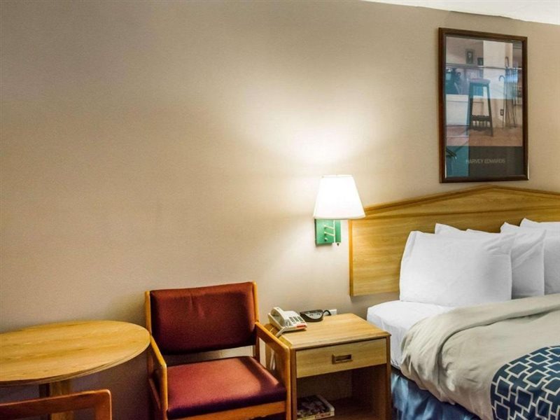 Econo Lodge Franklin Springboro - photo 23