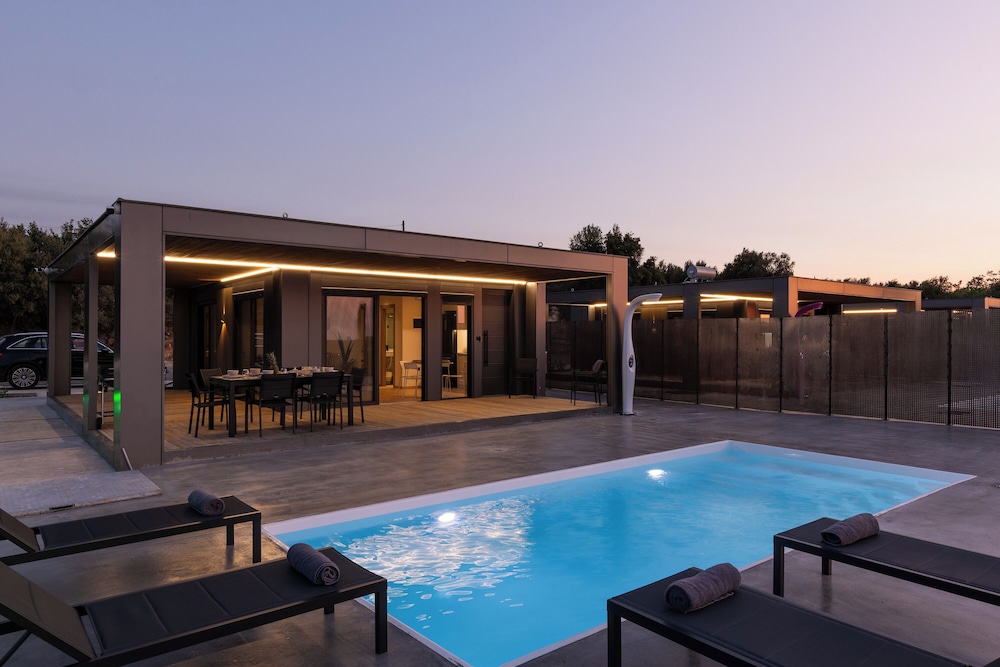 Moirai Pavilions Luxury Villas — 4-Star Luxury Hotel in Dhafni, Greece