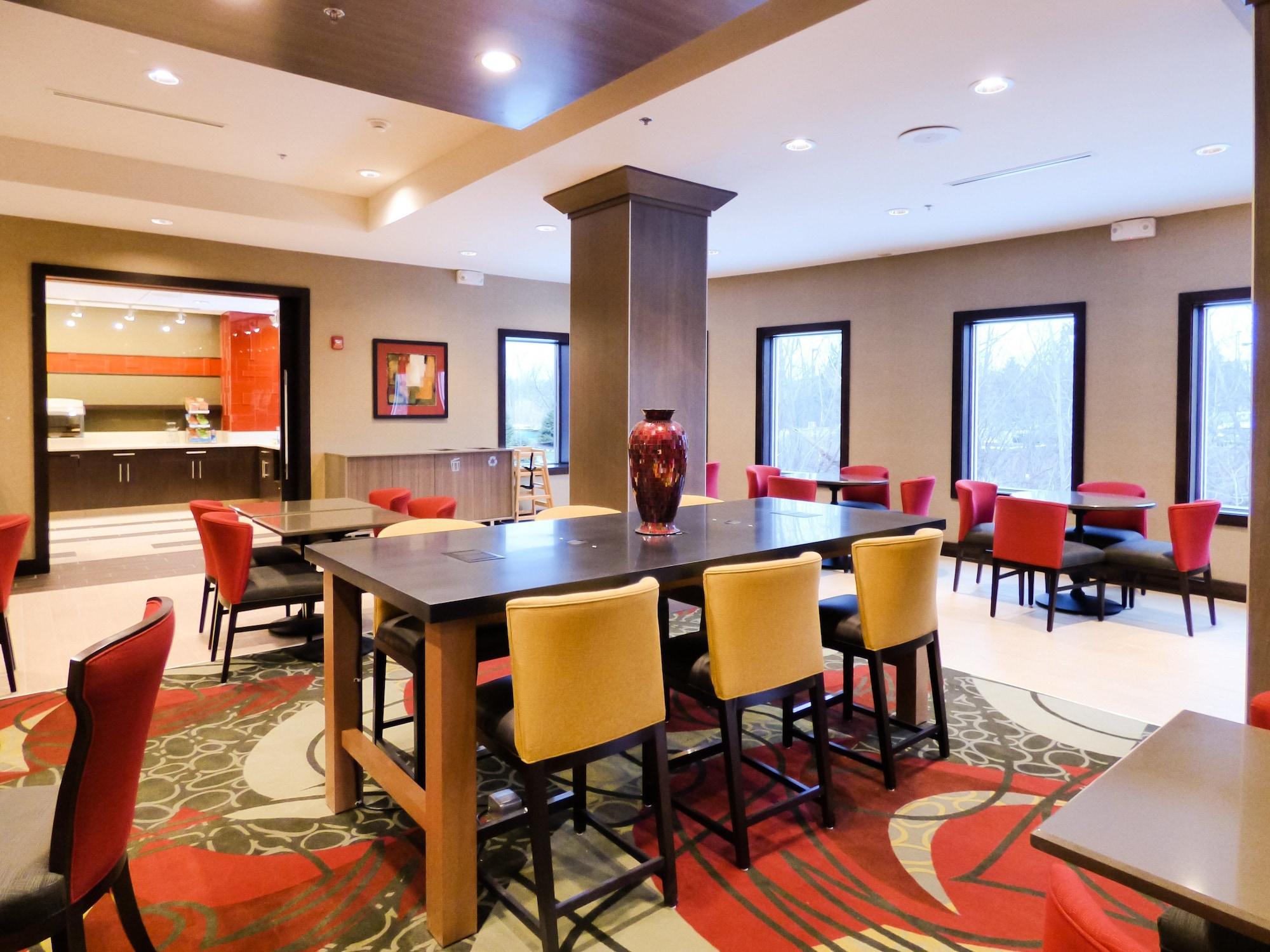 Holiday Inn Express & Suites Plymouth Ann Arbor Area by IHG - photo 8
