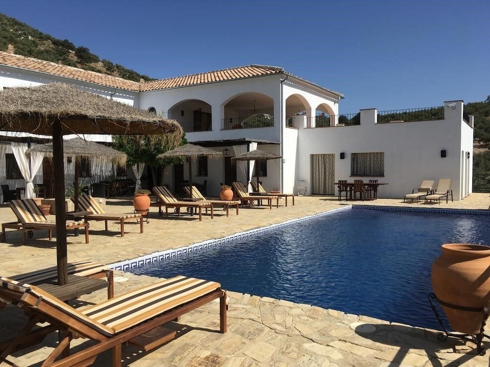 Cortijo Del Ca o — hotel in Iznajar