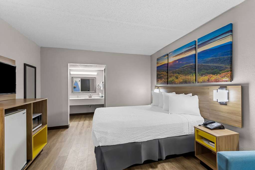 Days Inn by Wyndham Clayton - photo 38