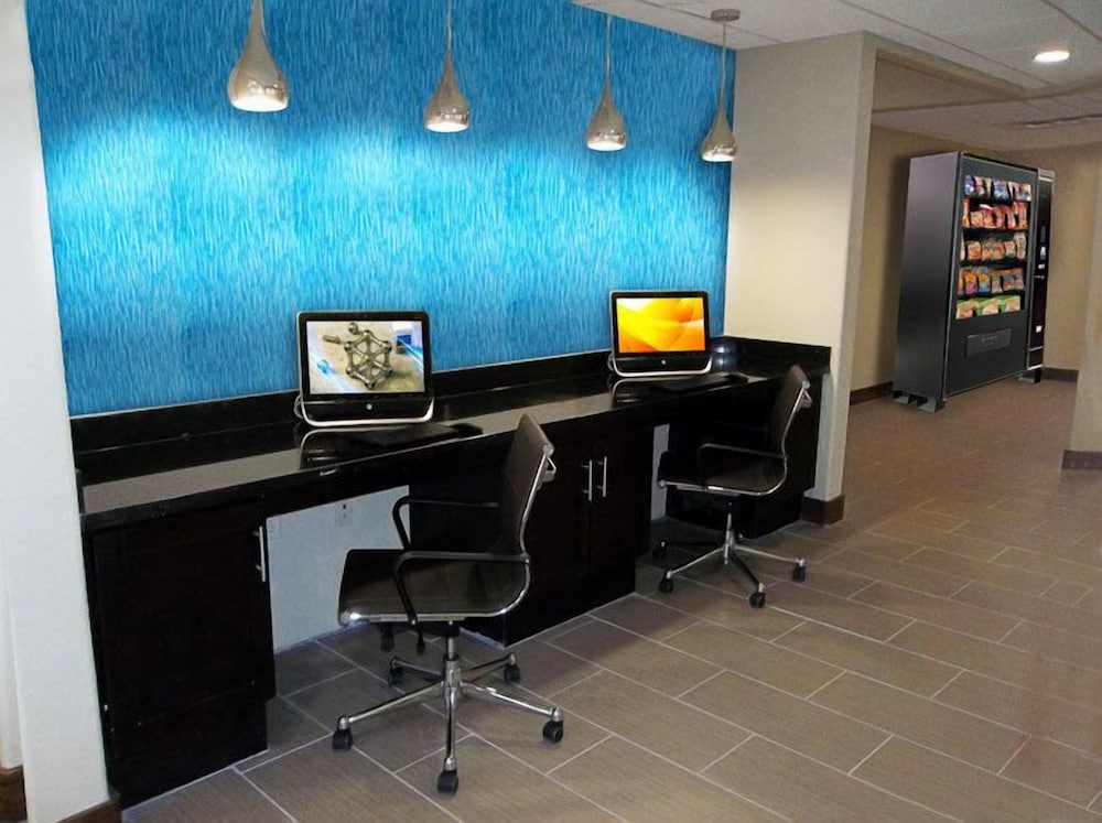 Garner Hotel Victoria East by IHG - photo 42