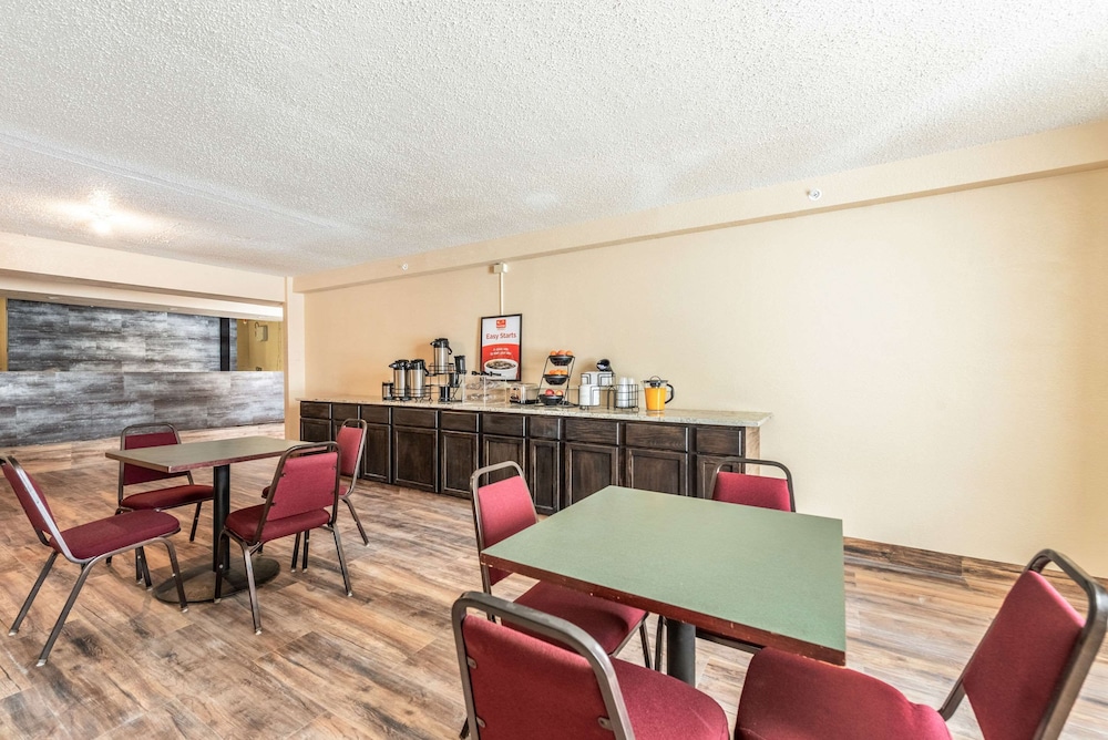 Econo Lodge Brainerd - photo 29