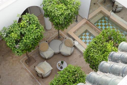 Riad Djannaat Exceptional private riad pool staff — 4-Star Luxury Hotel in Marrakesh, Morocco