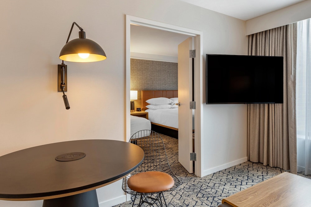 Sheraton Suites Old Town Alexandria - photo 19