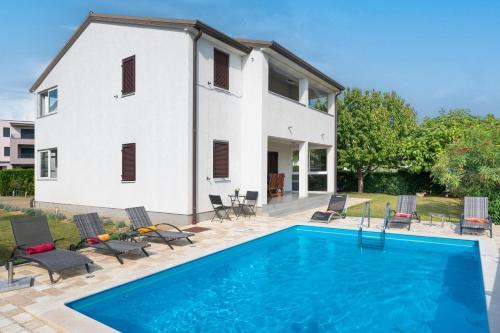 Apartments Heidi with shared Pool — 4-Star Luxury Hotel in Porec, Croatia