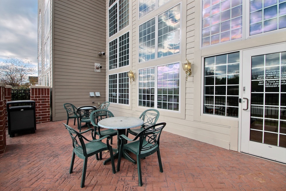 Holiday Inn Express Hotel & Suites Milwaukee Airport by IHG - photo 74