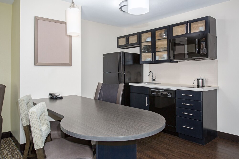 Candlewood Suites Pueblo by IHG - photo 12