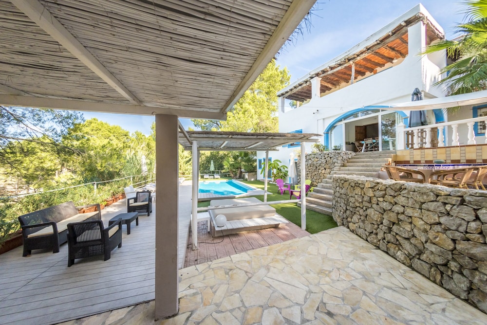 Villa Montecristo — 4-Star Luxury Hotel in Sant Antoni De Portmany, Spain