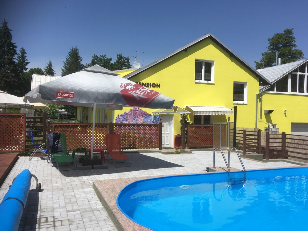 Penzion Krásný Dvůr — hotel in Cejkovice