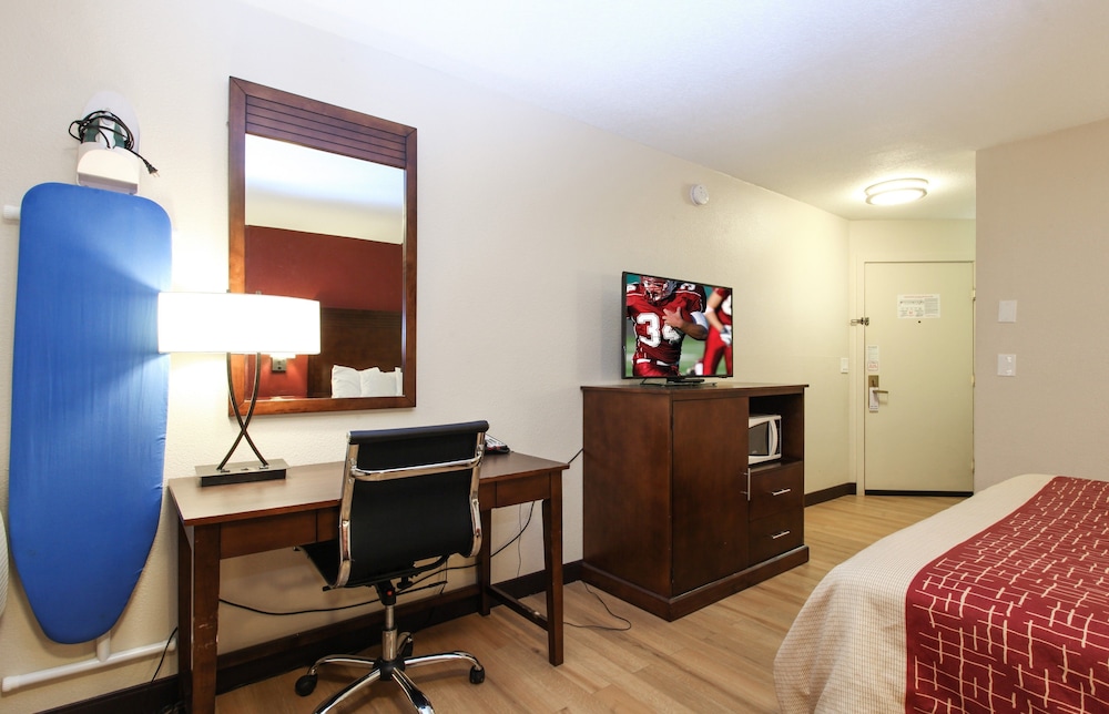 Evergreen Inn & Suites Portland - photo 5