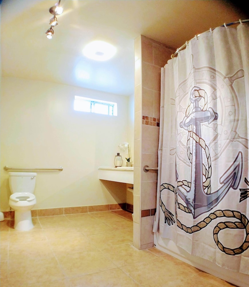 Anchor Pointe Inn - photo 49