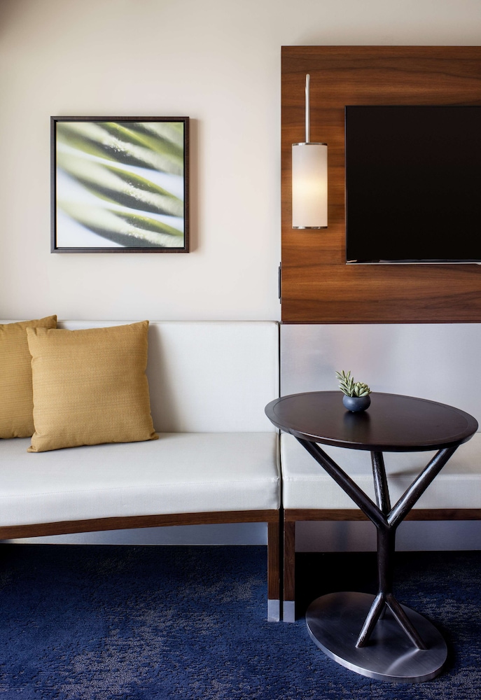 Hilton Garden Inn Waikiki Beach - photo 42