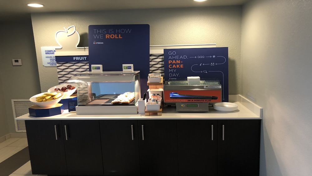 Holiday Inn Express & Suites West Palm Beach Metrocentre by IHG - photo 61