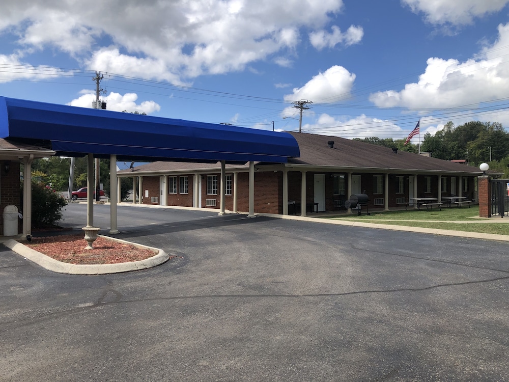 The Tompkinsville Inn - photo 27