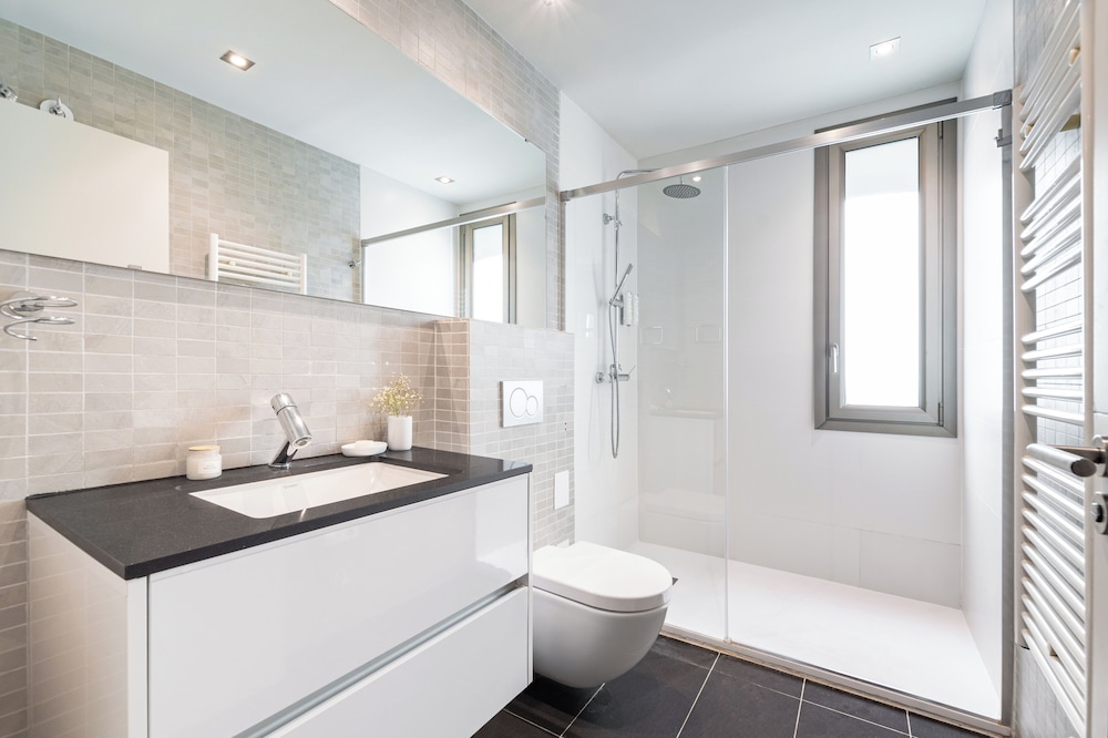 Vintage Passeig de Gracia Apartment — 4-Star Luxury Hotel in Eixample, Spain