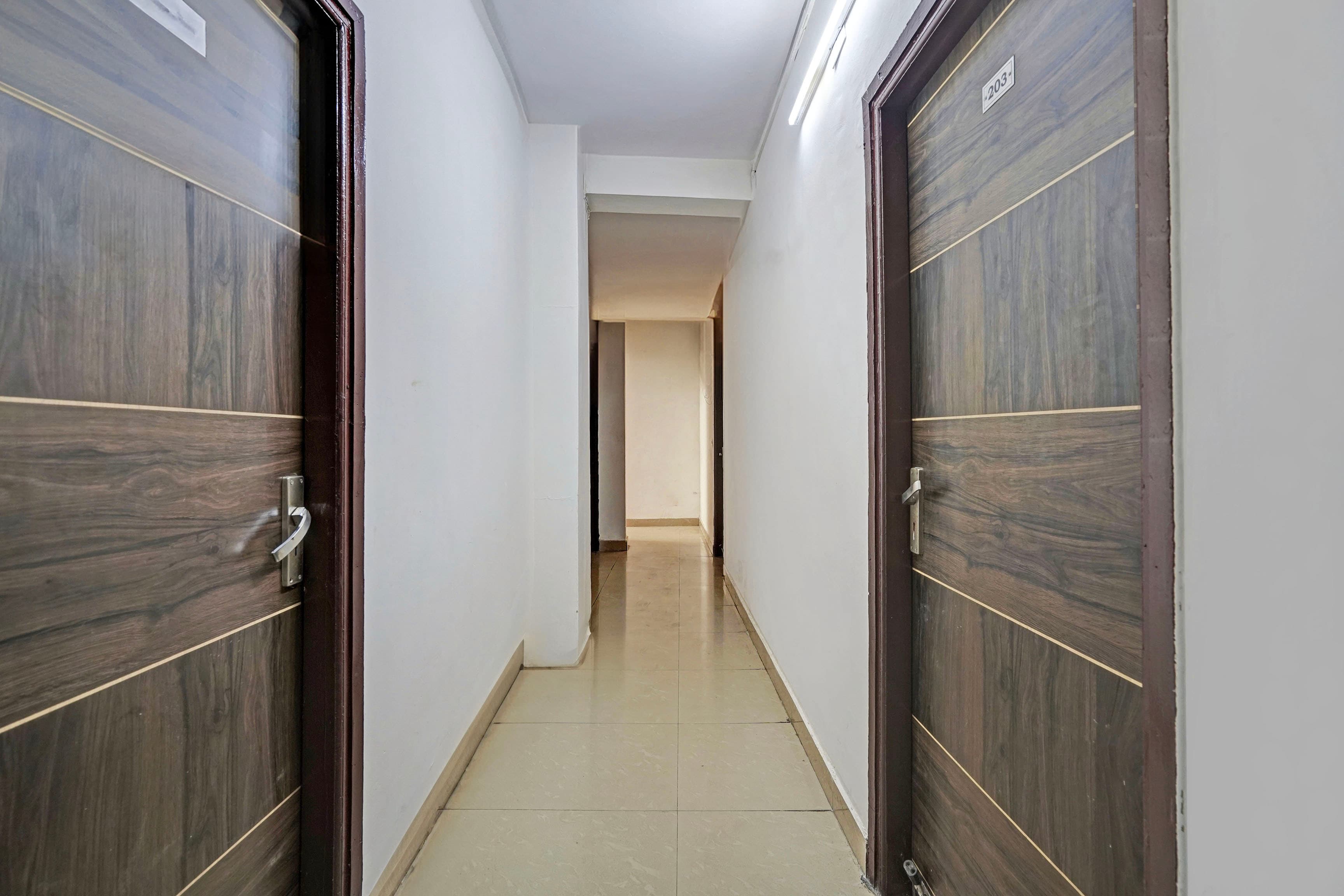 Super Hotel O Diamond Home Stay — 4-Star Luxury Hotel in New Delhi, India