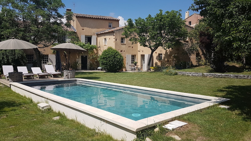 Mas Roussillon - carbon neutral hotel in Roussillon