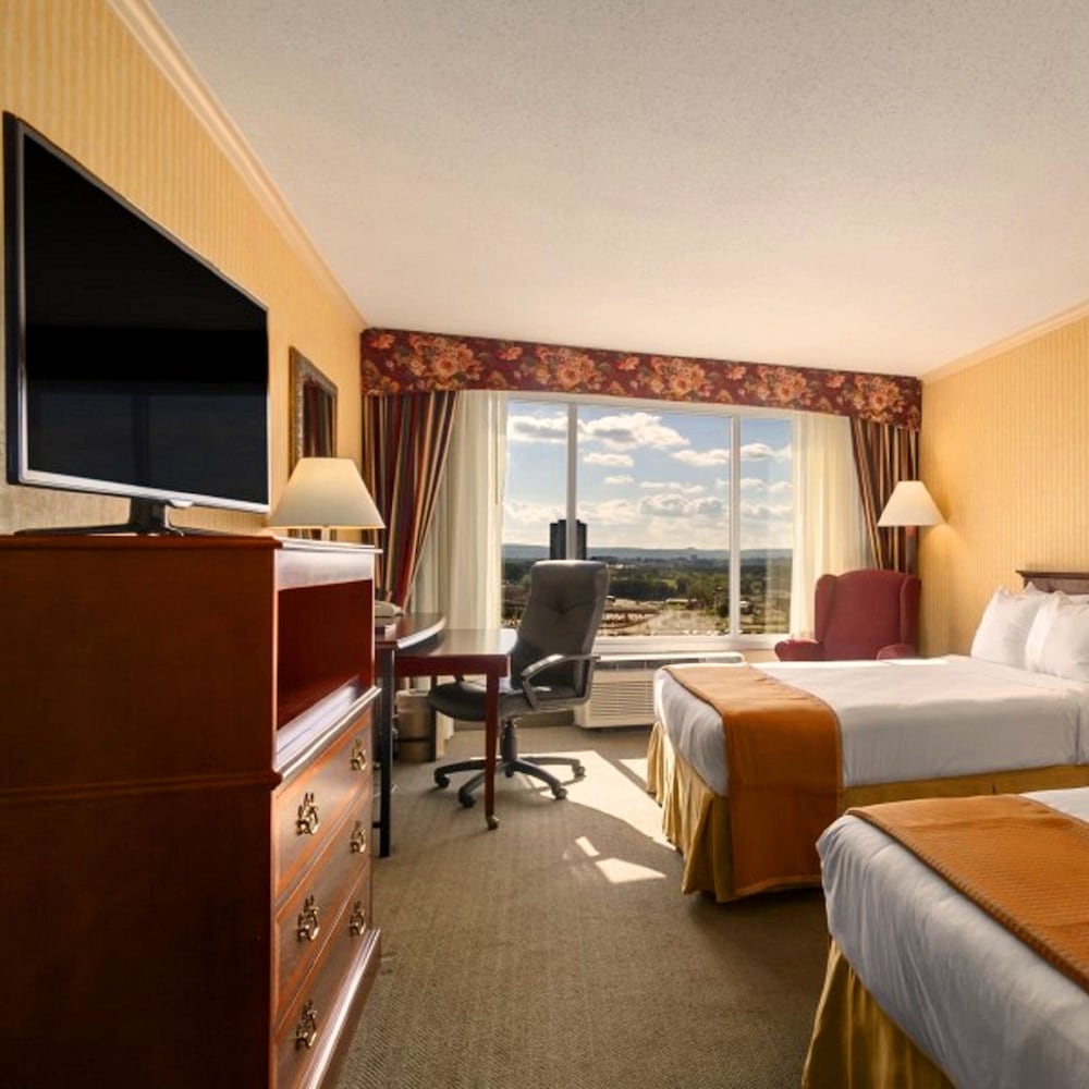 Red Lion Hotel Hartford - photo 6