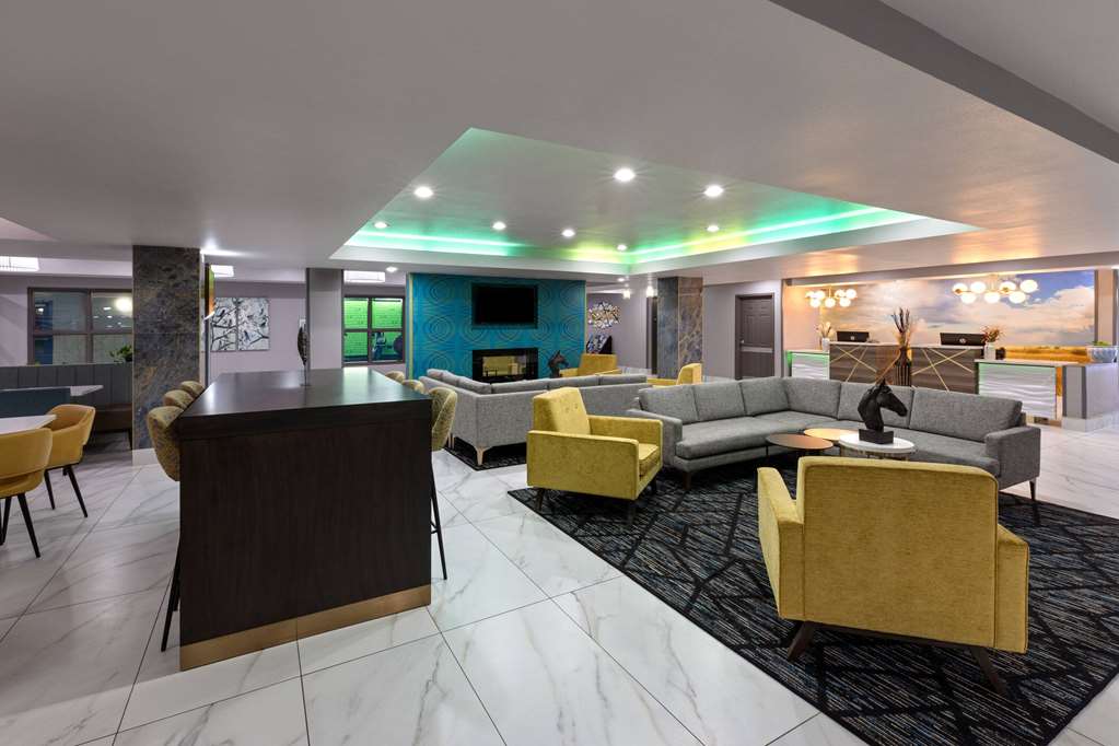 La Quinta Inn & Suites by Wyndham Olathe - photo 35
