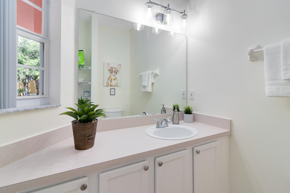 Minutes to Disney Boutique 3BR 2.5 Bath Coastal TH - photo 24