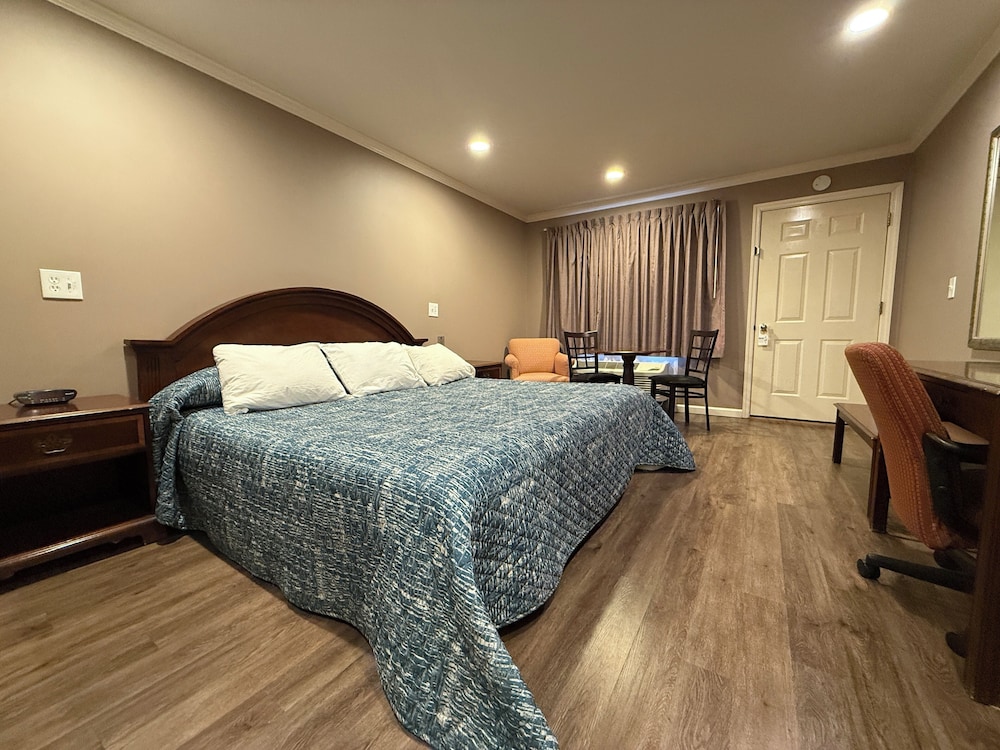 Heidi's Inn - photo 25