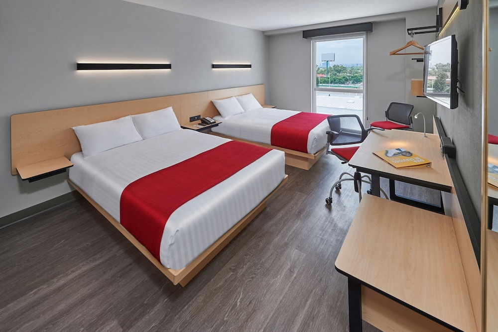 City Express Gustavo Baz