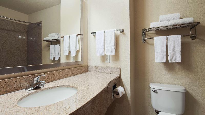 Best Western Cleveland Inn & Suites - photo 22