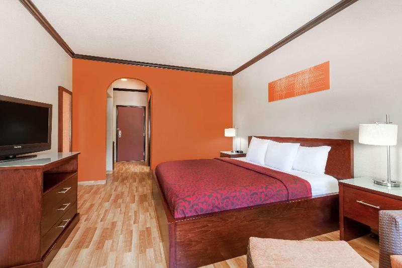 Days Inn & Suites by Wyndham Marquez - photo 9