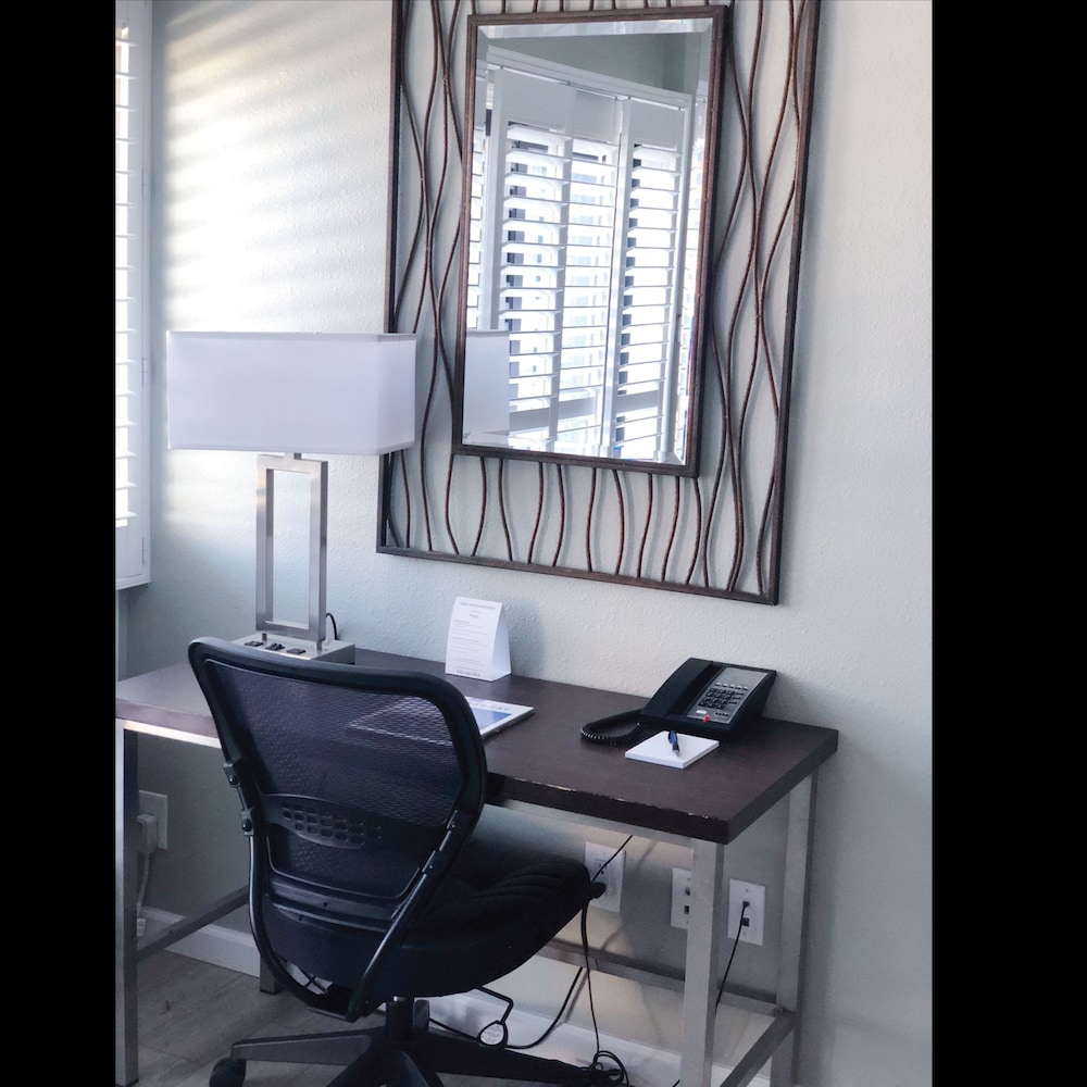 Mariposa Inn & Suites - photo 10