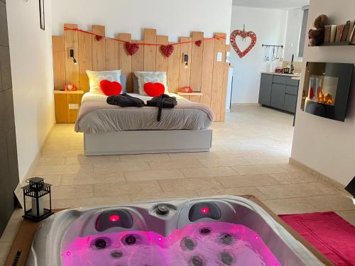 Love And Bulles — hotel in Le Fleix