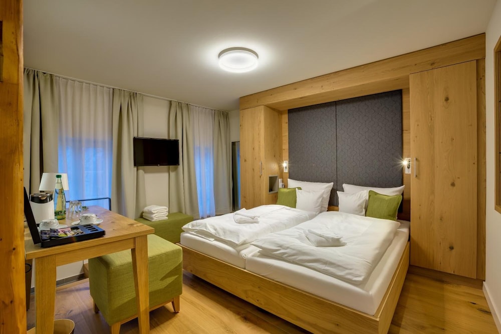 Boutique Hotel grüner Zweig — 4-Star Luxury Hotel in Schlettau, Germany