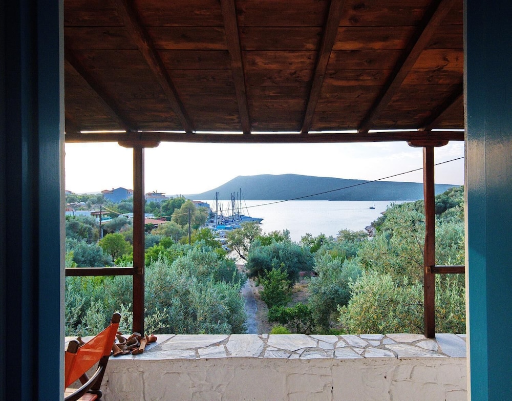 Limani Cottage — 4-Star Luxury Hotel in Patitirion, Greece